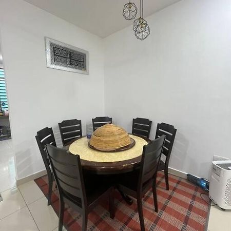 Hadeerna Homestay - Double Storey Terrace Chemor ภายนอก รูปภาพ